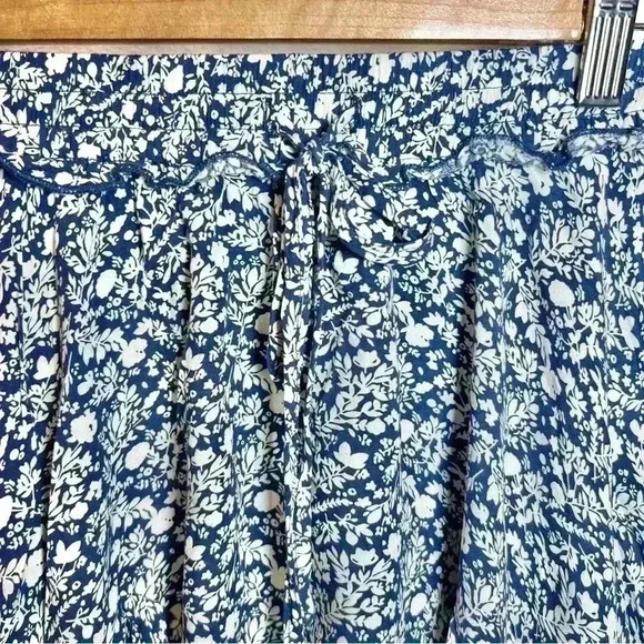 Pinch Women’s Blue and White Floral Printed Flounce Mini Skirt Size Small - Picture 3 of 10